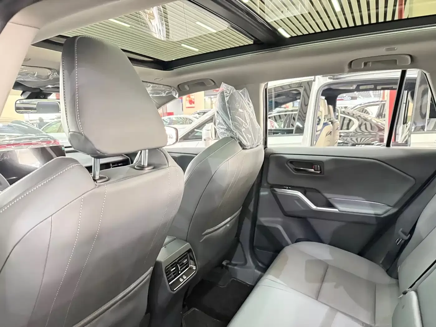 Подержанный Toyota RAV4 Rongfang 2026 модельного года, гибрид, 2.0L, E-CVT, 2WD, Premium