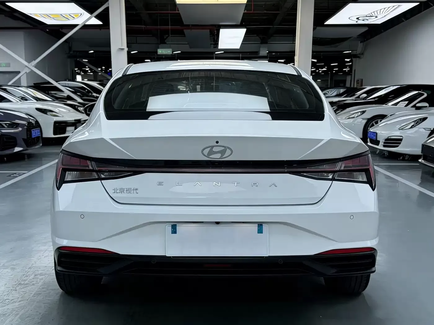 Подержанный Hyundai Elantra 2022 1.5L CVT LUX Premium Edition