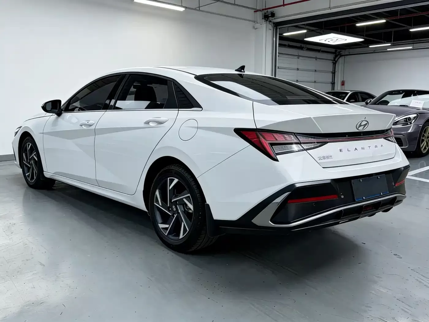 Подержанный Hyundai Elantra 2022 1.5L CVT LUX Premium Edition