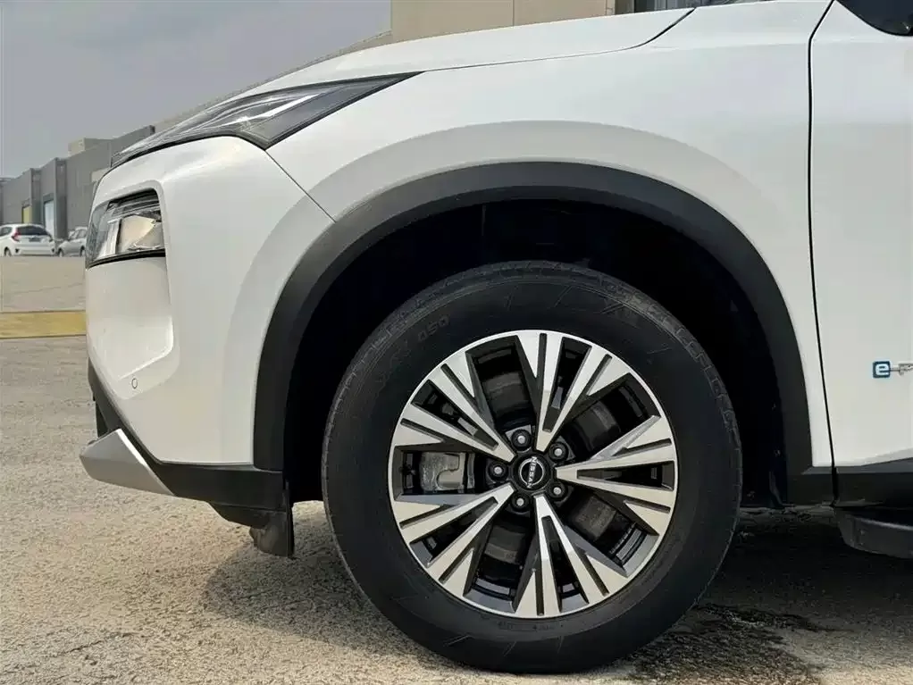 Подержанный Nissan X-Trail 2023 e-POWER Super Hybrid Dual Motor AWD Luxury Edition