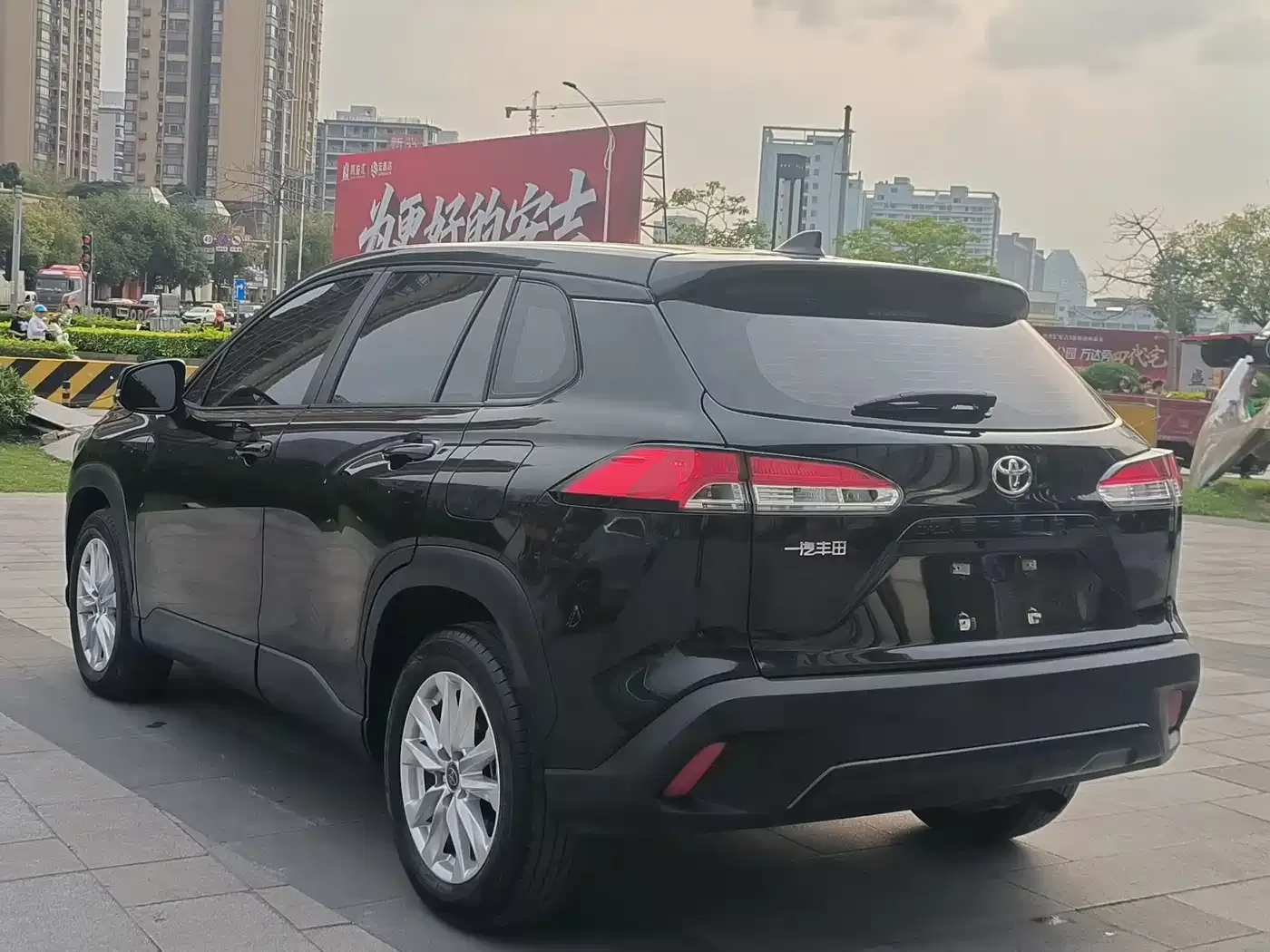 Подержанный Toyota Corolla Cross 2023 2.0L Элит