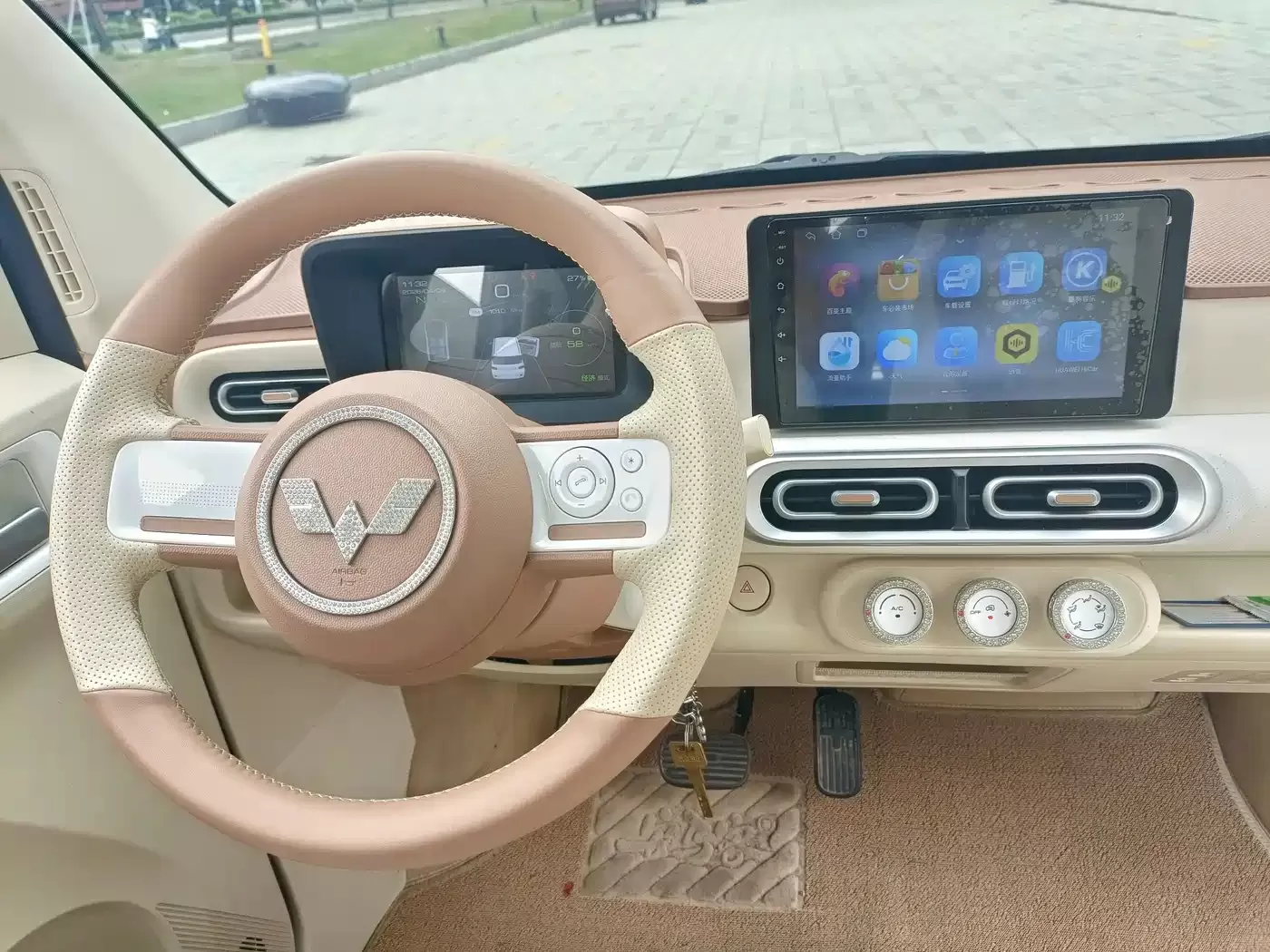 Подержанный Wuling Motors Hongguang MINIEV 2024 третье поколение 215 км Youth Edition
