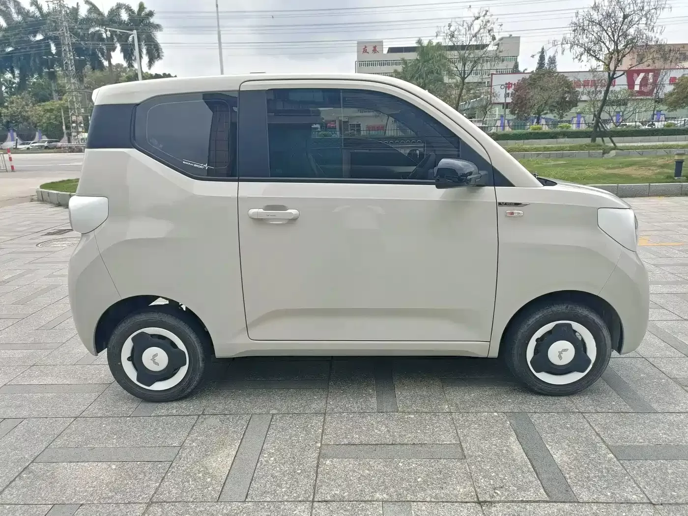 Подержанный Wuling Motors Hongguang MINIEV 2024 третье поколение 215 км Youth Edition