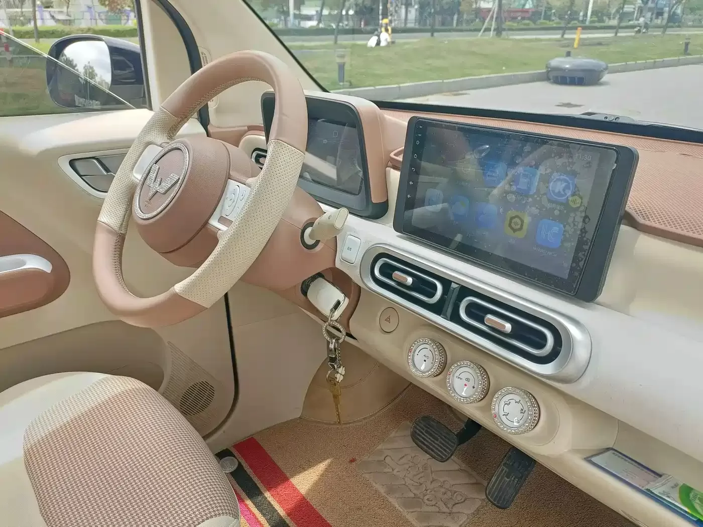 Подержанный Wuling Motors Hongguang MINIEV 2024 третье поколение 215 км Youth Edition